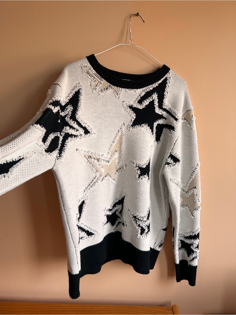 Star Pattern Crewneck Sweater - White & Black